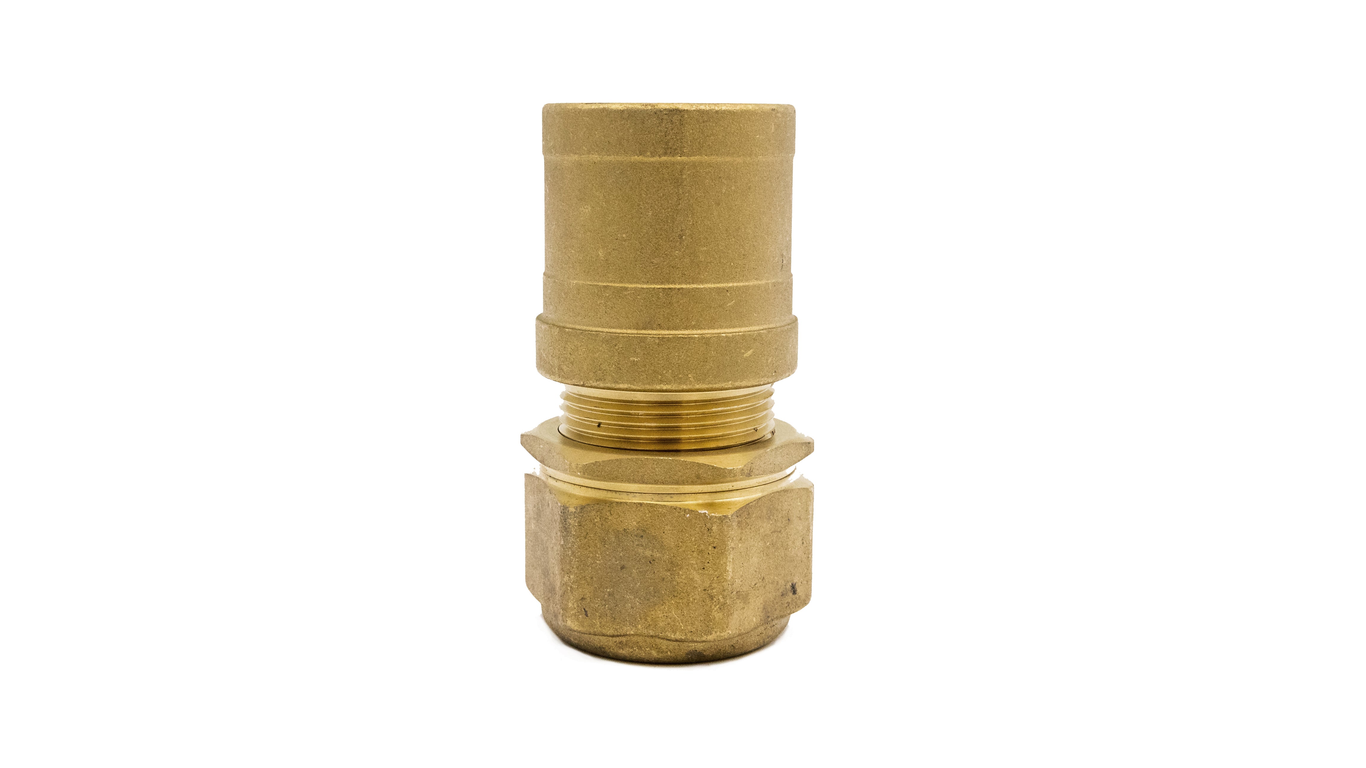 Brass stuffing box for boats, designed to seal the shaft and prevent water leakage. Essential for maintaining performance.