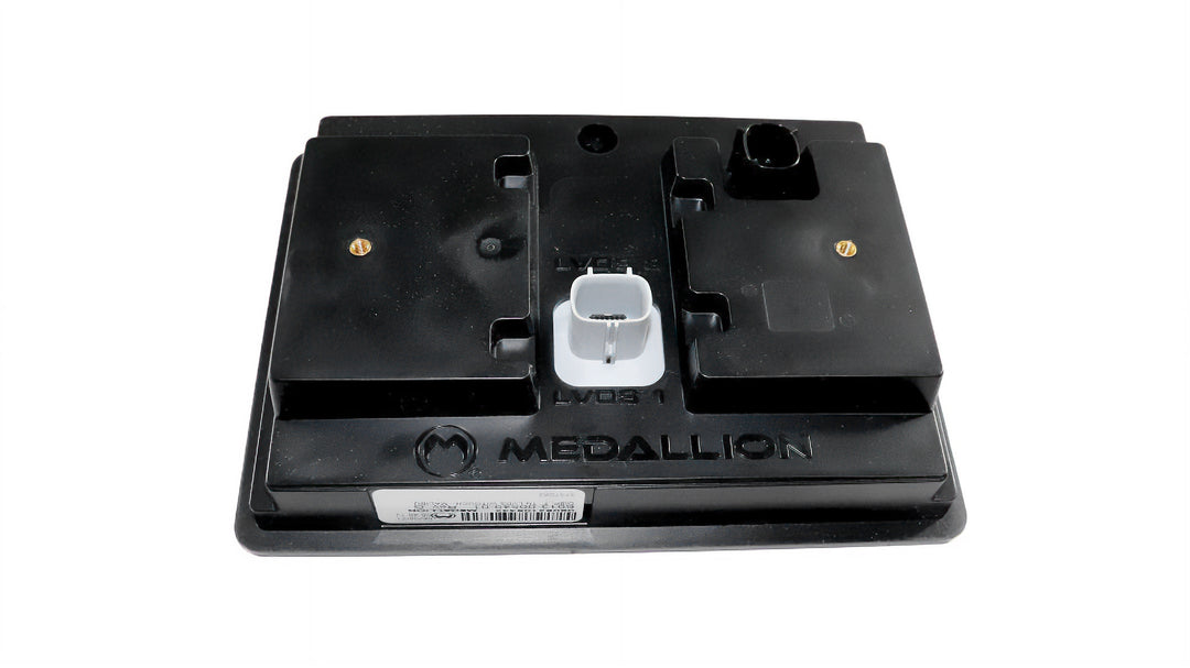 7-inch display for Wakesetter boats from 2020 to 2024, featuring a sleek design and multiple connection ports.