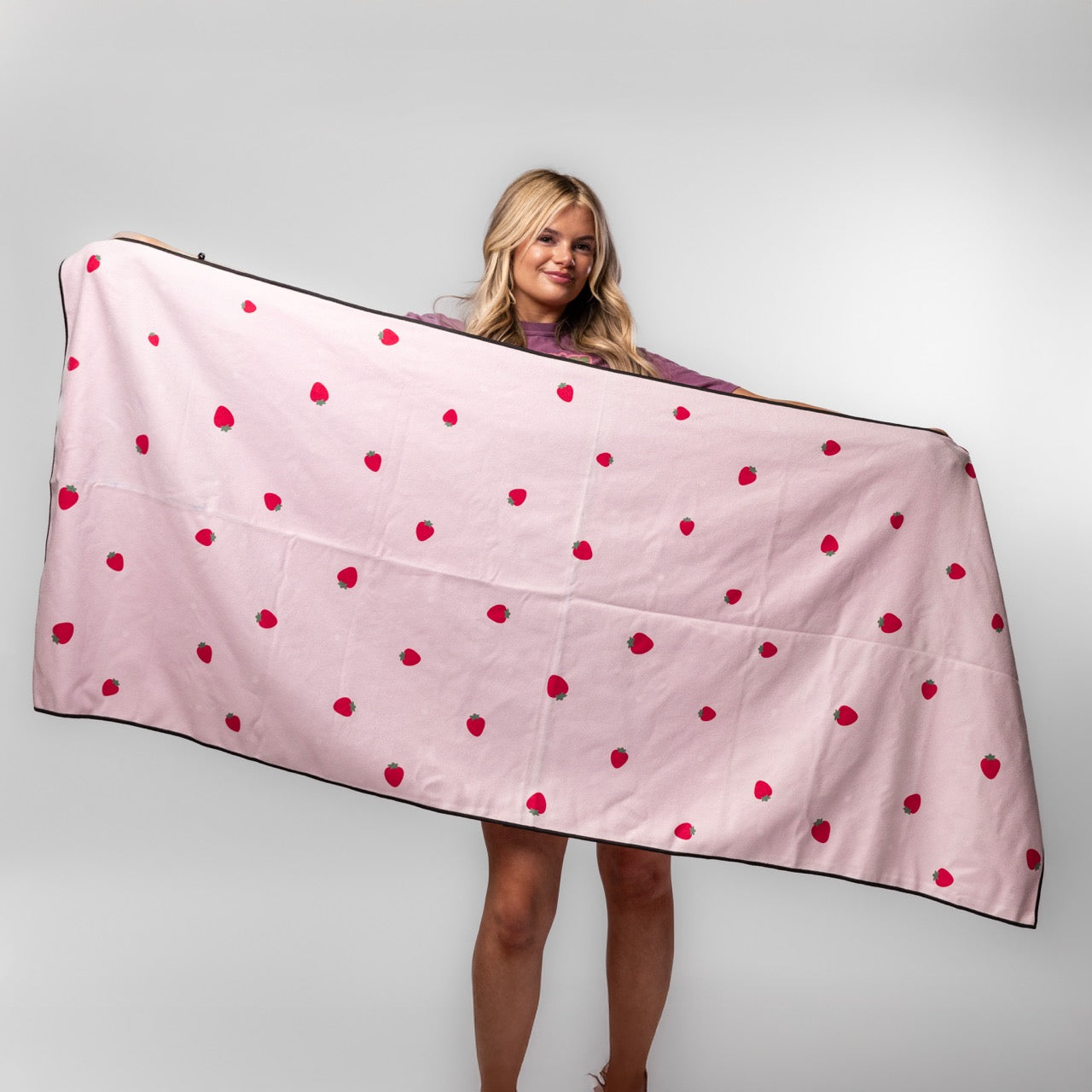 strawberry　マットレス Berry Sweet Wake Head Lake Towel | Oversized Quick-Dry Microfiber