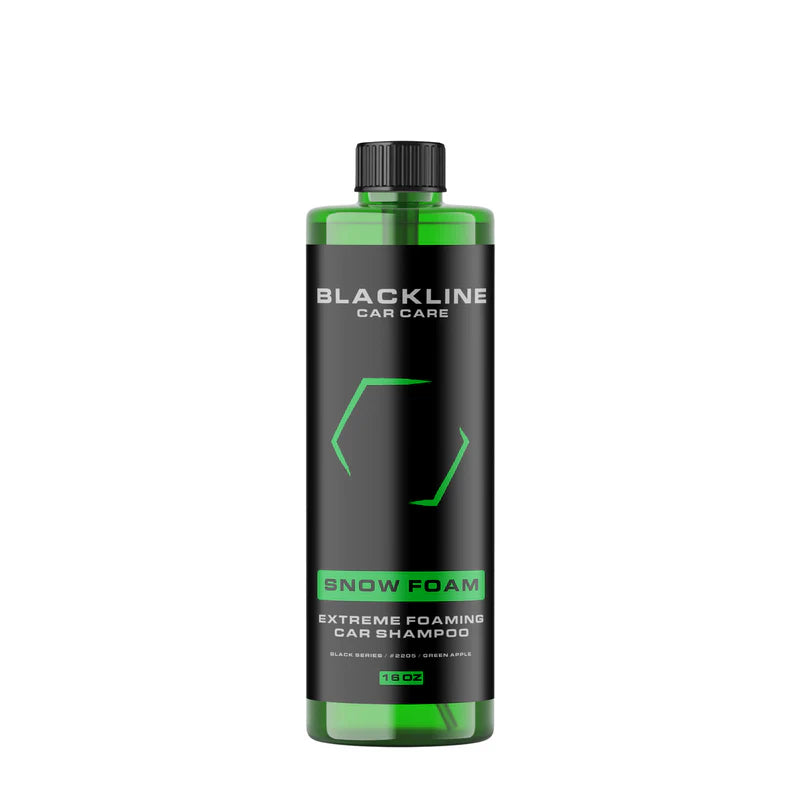 Blackline Extreme Snow Foam car shampoo in a black and green bottle, designed for extreme foaming and cleaning.