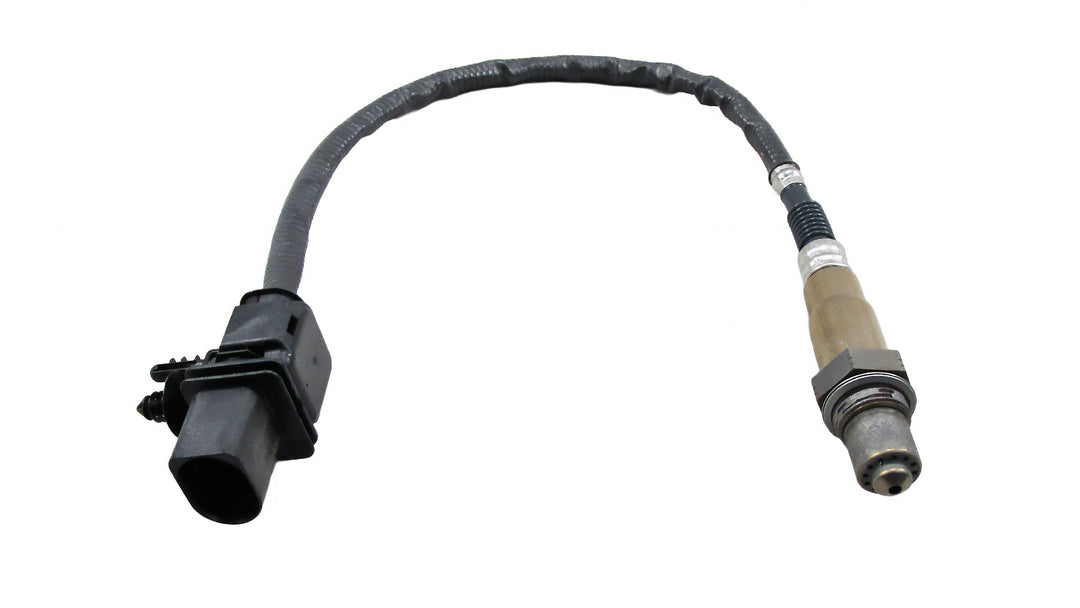 Malibu M-Series/LT4 Pre-Cat upstream O2 sensor with a connector and wire harness for optimal engine performance.