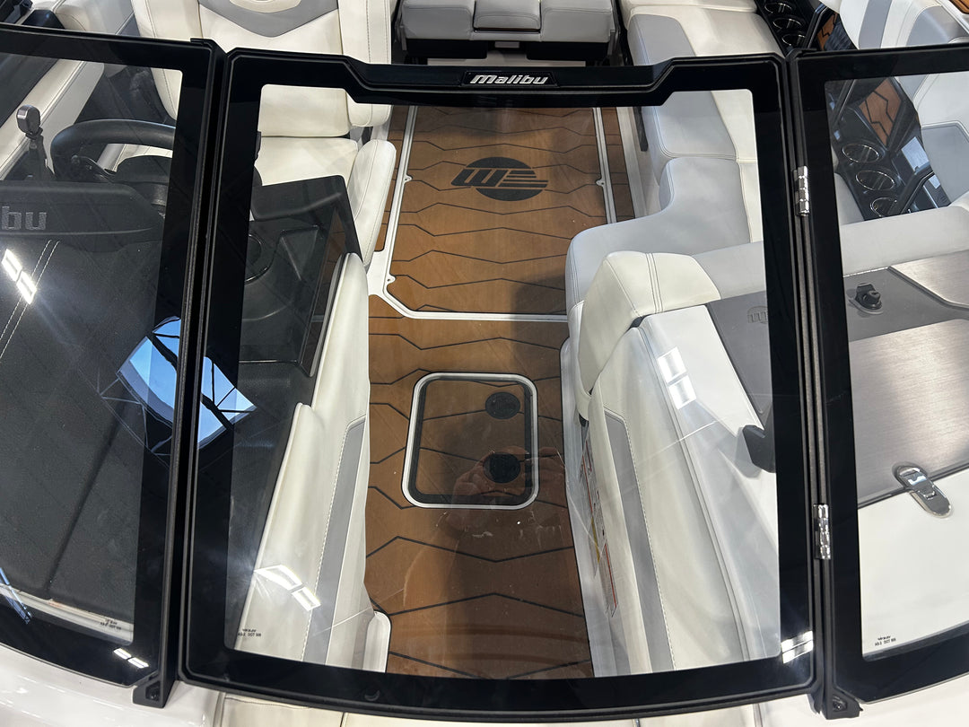 Malibu Boats Windshield: 26